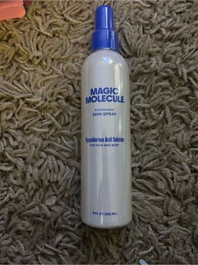 Antimicrobial Skin Spray — White with Blue Cap